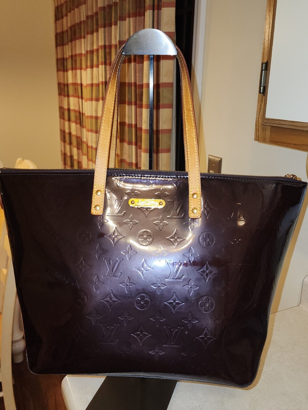 Louis Vuitton Vernis Bellevue GM in Amarante